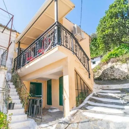 Casa de Férias Casa Alexandros - Charming 2-story Corfiot Retreat Ágios Matthaíos