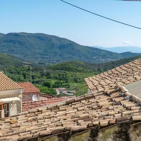 Casa de Férias Casa Alexandros - Charming 2-story Corfiot Retreat *