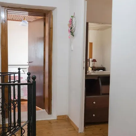 Casa de Férias Casa Alexandros - Charming 2-story Corfiot Retreat *